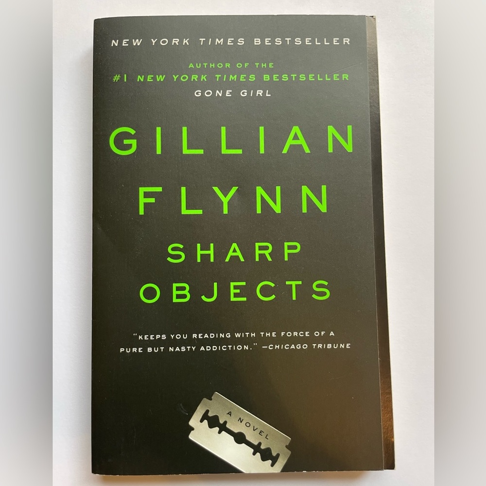 Sharp Objects by Gillian Flynn